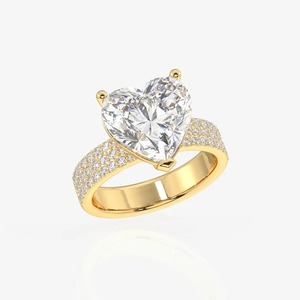 Anillo de Compromiso con Diamante Cultivado en Laboratorio de Corte Corazón de 1.20CT, Oro Amarillo de 14K, Anillo de Boda con Tres Filas de Pavé - Product Image 4