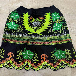 Jupes brodées populaires de style hawaïen, Kosrae, Pohnpei, Chuuk, avec des broderies polynésiennes des îles. - Product Image 3