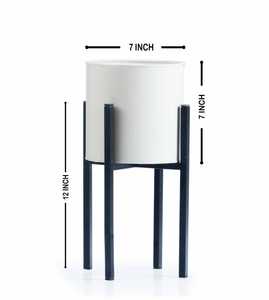 Maceta Minimalista de Cerámica Blanca con Soporte de Metal Negro para Plantas Verdes de Interior - Product Image 4