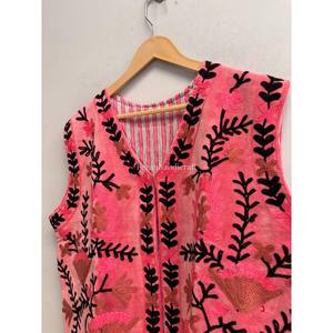 Chaleco de terciopelo al por mayor con bordado floral Suzani, hecho a mano, corto, para mujer, chaqueta de invierno - Product Image 4
