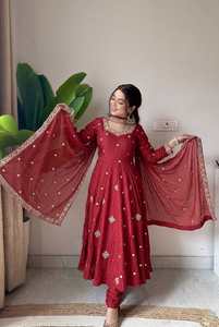 Robe Anarkali en soie froissée avec broderie de créateur et sequins, avec bas et dupatta, entièrement cousue, prête à porter. - Product Image 3