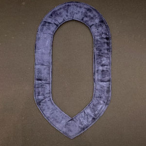 Collar de Cadena Metálica Masónico Raglia Past Master sobre Base de Terciopelo Azul, Collar de Cadena de Tela de Terciopelo Dorado de Alta Calidad Hecho a Medida - Product Image 2