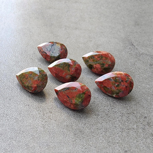 Piedra Preciosa de Jade Nefrita Natural Verde, Corte Facetado en Forma de Pera, Calibrada, Calidad AAA+, Disponible en Todos los Tamaños - Product Image 3
