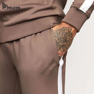 Chándal Reflectante Personalizado para Hombre |   Conjunto de Sudadera con Capucha y Pantalones Deportivos de Felpa al por Mayor - Product Image 6