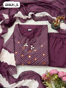 Kurti-Pant-Dupatta Indio de Exportación de Buena Calidad, en Algodón Puro con Estampado Bandhej y Cuello Redondo con Tie-Dori, Preconfeccionado y de Corte Recto - Product Image 3