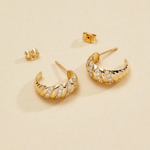 Boucles d'oreilles créoles de luxe plaquées or 22 carats avec diamants, pour femme, à porter au quotidien, pierres de laboratoire taille brillant ronde couleur G - Product Image 2