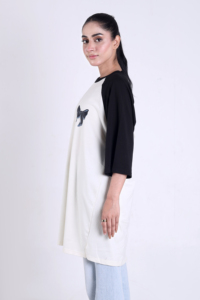เสื้อยืดแขนยาวทรงโอเวอร์ไซส์สำหรับผู้หญิง คอกลม แขนสามส่วน พิมพ์ลายโบว์ ทรงหลวม ผ้าฝ้ายเจอร์ซีย์ ใส่ได้ทุกฤดู - Product Image 3