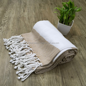 Toalla de playa turca tejida a mano de gran tamaño con rayas de algodón multicolor y borlas - Product Image 5