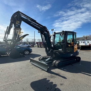 Miniexcavadora Hyundai confiable para excavación de cimientos, instalación de cables y trabajos de construcción en el terreno. - Product Image 3