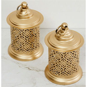 Portavelas de Lujo de Metal Dorado para Velas de Té, Linterna Colgante Marroquí con Diseño Calado, Venta al por Mayor, Decoración para el Hogar y Bodas - Product Image 1