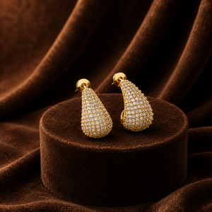 Boucles d'oreilles créoles épaisses pour femmes, serties de micro-pavés de moissanite et de diamants ronds brillants - Product Image 2