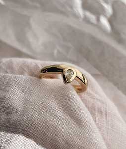 Bague empilable en or massif 14K 18K avec diamant de laboratoire taille poire conique de 7,5 mm, sertie clos, solitaire, bijoux modernes pour le quotidien, vente en gros - Product Image 3