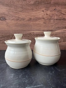 Moderno Tarro de Almacenamiento de Doble Tono con Tapa Segura, Acabado Glaseado Liso, Organizador Compacto para Encimera, Elegante Contenedor para Despensa de Cocina - Product Image 5