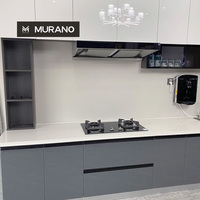 Meubles de cuisine modernes sans poignées, gris brillant et mat, sur mesure pour toute la maison, avec comptoir en quartz, design haut de gamme