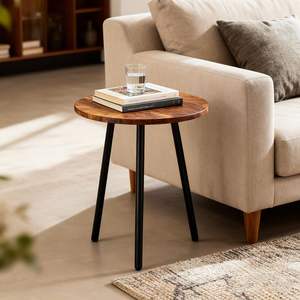 Mesa auxiliar de hierro con tablero de madera resistente, construida con patas de hierro gruesas y una superficie de madera robusta para un uso prolongado. - Product Image 4