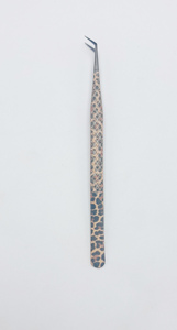 Pince à épiler incurvée pour sourcils avec pointe pointue, angle de 45 degrés, acier inoxydable léger avec revêtement en poudre, longueur 14 cm, écologique - Product Image 3