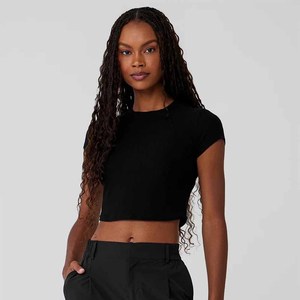 Haut court en tricot noir pour femme, manches courtes, col rond, coupe ajustée, style uni, pour le printemps et l'été - Product Image 1