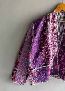 Chaqueta acolchada morada con estampado de patchwork para mujer, cárdigan bohemio con estampado a bloques, abrigo reversible de algodón para las vacaciones de otoño, regalo para ella. - Product Image 5