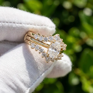 Anillo de Compromiso de Diamante Cultivado en Laboratorio con Corte Ovalado para Mujer, Chapado en Oro Amarillo, Diseño de Halo Oculto con Pavé, Certificado IGI, Clásico - Product Image 2