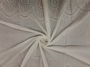 Tela de Algodón Blanco Premium con Borde Bordado – Material Broderie Anglaise con Borde Festoneado para Prendas de Vestir y Decoración del Hogar - Product Image 5