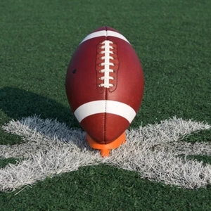 Ballon de football américain durable avec logo personnalisable, fournisseur, usine d'exportation mondiale, fabricant, équipement sportif pour usage extérieur - Product Image 1