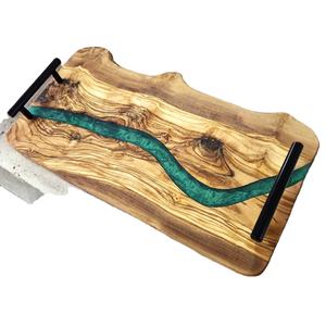 Planche à découper en bois de chêne et résine faite à la main pour servir du fromage plateaux de service élégants pour la cuisine d'hôtel ou de restaurant à la maison - Product Image 1