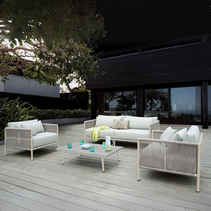 Conjunto de Sofás Contemporáneos para Exteriores con Estructura de Ratán PE Resistente a los Rayos UV y Cojines de Espuma de Alta Densidad para Jardín - Product Image 1