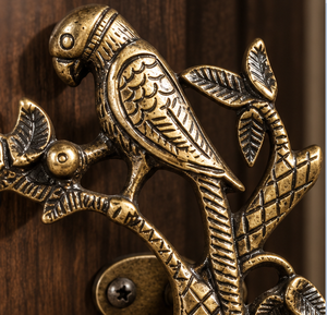 Tirador de Puerta Heritage Parrot con Acabado Dorado Antiguo, Tirador de Gabinete con Diseño de Rama Botánica, Herraje Ornamental para Interiores de Lujo - Product Image 5