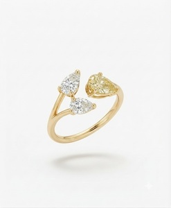 Anillo de diamantes luminosos con certificación IGI, amarillos y blancos, con diseño de bypass, 1.62ctw, tres piedras de diamantes cultivados en laboratorio, banda abierta en oro rosa de 14K - Product Image 2