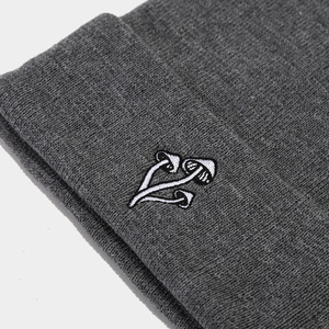 Bonnet unisexe en tricot souple brodé champignon, style minimaliste européen, polyvalent pour le voyage - Product Image 6