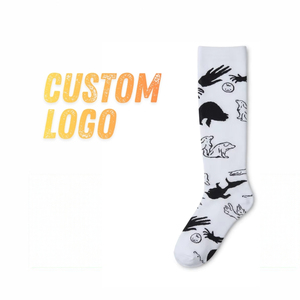 Chaussettes de compression mi-hautes 20-30 mmHg avec logo personnalisé, respirantes, absorbant la transpiration, tissées, pour hommes et femmes, fabriquées en usine à Taïwan certifiée ISO 13485 - Product Image 1