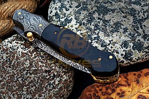 Cuchillo plegable de Damasco hecho a mano con mango de resina, cuchillo utilitario EDC para exteriores. - Product Image 2