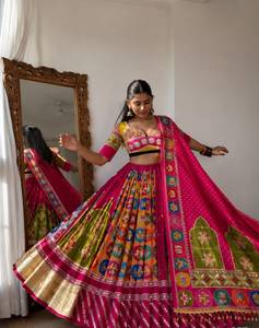 Lehenga de algodón muselina con estampado digital de diseñador y trabajo de espejo real, con blusa y dupatta, especial para Navratri. - Product Image 1