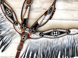 Ensemble de sellerie western en cuir pour cheval, coloré avec franges rouges, têtière et peitoral sculptés à la main - Accessoires d'équitation durables - Product Image 4