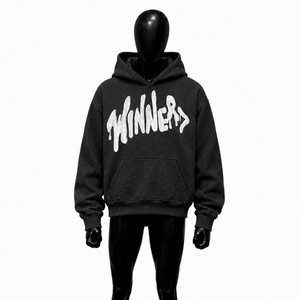 Sudadera con Capucha Negra con Estampado Gráfico y Letras Blancas en Grafiti, Sudadera Oversize Texturizada de Estilo Urbano Informal - Product Image 1