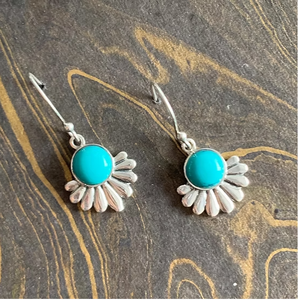 Pendientes Colgantes de Plata JAIPUR con Turquesa, Plata de Ley 925, Diseño Floral, Estilo Minimalista, Joyería Ligera para Uso Diario - Product Image 3