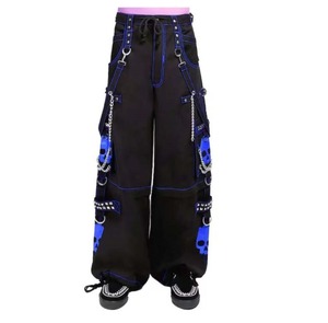 Pantalon Harem Noir Style Punk pour Homme avec Chaînes Têtes de Mort Rouges, Multiples Poches, Taille Élastique et Cordon de Serrage – Tendance Automne - Product Image 4