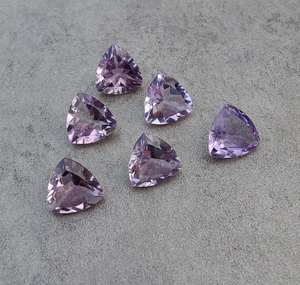 Ametyste Naturelle de Qualité, Forme Trillion, Taille Facettée, Calibrée, Vente en Gros, Pierre Précieuse Non Montée pour Bijoux - Product Image 5