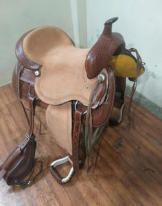 Sillín de cuerda de caballo occidental de alta calidad exclusivo con cuero transpirable cómodo curvado a mano con juego de tachuelas a juego - Product Image 2