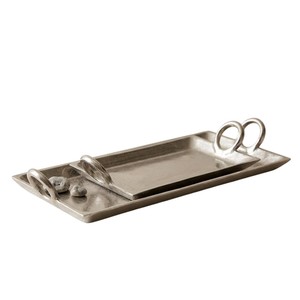Plateau de service artisanal en aluminium à motif de feuilles avec élégantes poignées en forme de branche plaquées or pour hôtel, restaurant et vaisselle de table à domicile - Product Image 3