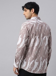 เสื้อเชิ้ตผู้ชายสีชมพูอมเทา แขนยาว พิมพ์ลายใบไม้ สไตล์ลำลอง กระดุมเดี่ยว ปกคอพับ ระบายอากาศได้ดี เหมาะสำหรับใส่ในฤดูร้อน ผ้าลินินผสมฝ้าย - Product Image 2
