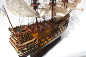 LE SOLEIL ROYAL peint - Maquette en bois faite à la main inspirée d'un navire historique français pour décoration nautique autonome, cadeau d'affaires - Product Image 5