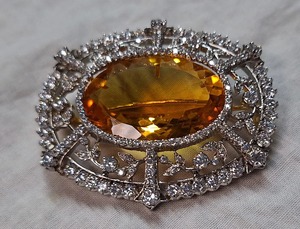 Broche en argent sterling 925 plaqué or avec topaze dorée 35 carats et diamant moissanite 2 carats, broche sertie de diamants, broche de laboratoire - Product Image 3