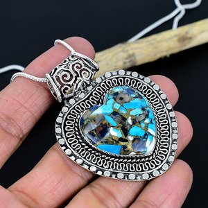 Colgante de Cadena con Forma de Corazón de Turquesa: Collar de Plata de Ley 925, Joyería de Diseño Hecha a Mano - Product Image 1