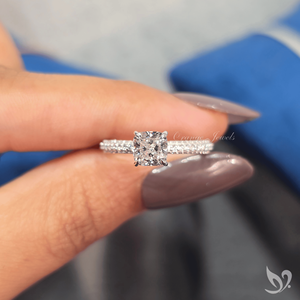 Anillo de Compromiso y Boda con Diamante Cultivado en Laboratorio de Corte Cojín de 1 Quilate, Banda Pavé de Tres Hileras, Certificado IGI, Diseño Nupcial de Lujo, Oro Blanco de 10K - Product Image 4