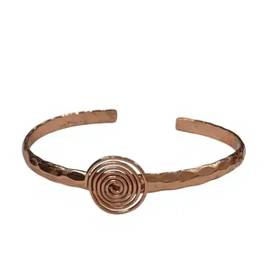 Brazalete de Terapia Magnética de Cobre Puro de Alta Calidad con Motivo en Espiral Diagonal y Múltiples Imanes Internos para Bioenergía y Sanación - Product Image 5