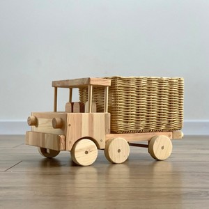 Encantadores camiones de juguete de ratán, pequeños y grandes, suministros de juguetes decorativos, camiones para muñecas al precio más bajo - Product Image 1