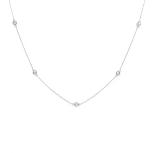 Collier ras-du-cou de luxe à cinq pierres serties clos, chaîne ajustable, bijou délicat en or massif 14K/18K avec diamant de laboratoire, idéal comme cadeau - Product Image 2