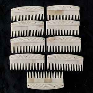 Peine para barba de hueso de búfalo Vikingo de la mejor calidad, hecho a mano, peine natural para el cuidado personal a precio económico. - Product Image 1