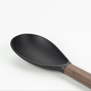 Cuillère à riz en nylon Jaya Mata JM292 265 mm, résistante à la chaleur, spatule à riz solide, passe au lave-vaisselle, poignée confortable en ABS - Product Image 1